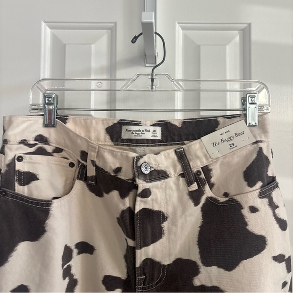 NWT Abercrombie and Fitch Low Rise Baggy Jeans - Picture 3 of 4